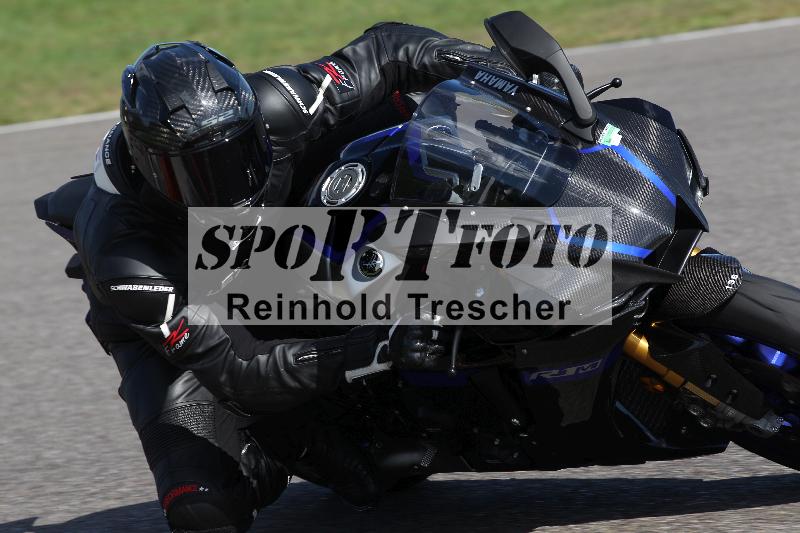 /Archiv-2022/64 19.09.2022.09 Plüss Moto Sport Yamaha Fun Day ADR/Einsteiger/testbike